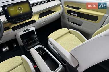 Минивэн Volkswagen I.D. Buzz 2023 в 