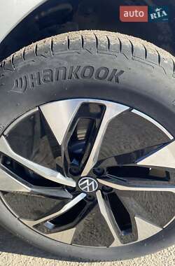 Внедорожник / Кроссовер Volkswagen ID.4 2021 в 