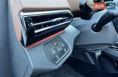 Внедорожник / Кроссовер Volkswagen ID.4 2022 в 