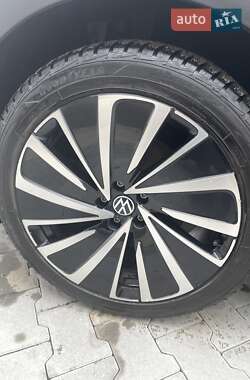 Внедорожник / Кроссовер Volkswagen ID.4 2021 в 