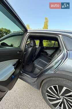 Внедорожник / Кроссовер Volkswagen ID.4 2021 в 