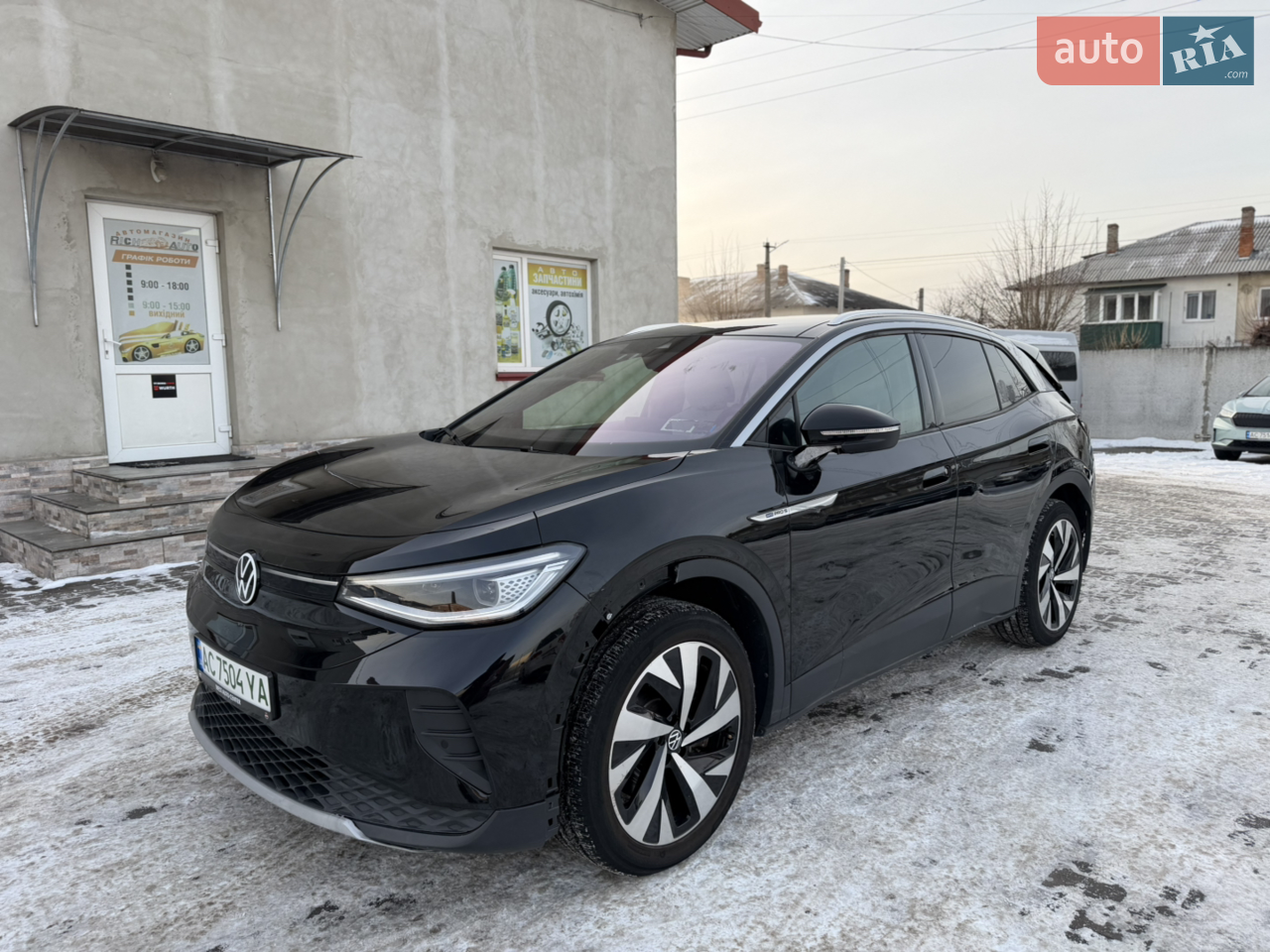 Авто на повному ходу , безпека не спрацьовувала , пошкодження по задньому крилу , потрібно врізати полку задню і підтягнути крила , батарея мотори неушкоджені , авто вже на Укр номерах , авто знаходиться в м.Ківерці Шевченка 44 , також можлива доставка по всій території України ( завдаток на дорогу і тоді розрахунок з водієм ) , додаткові питання по телефону !