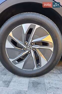 Внедорожник / Кроссовер Volkswagen ID.5 2023 в 
