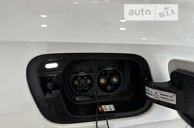 Позашляховик / Кросовер Volkswagen ID.6 Crozz 2021 в 
