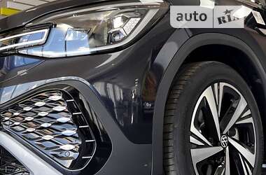 Позашляховик / Кросовер Volkswagen ID.6 Crozz 2022 в 