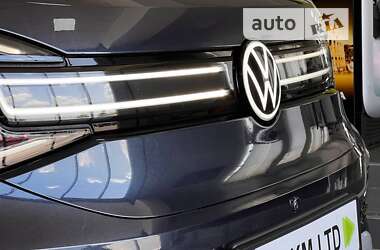 Позашляховик / Кросовер Volkswagen ID.6 Crozz 2022 в 