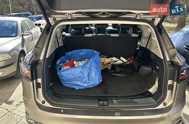 Позашляховик / Кросовер Volkswagen ID.6 Crozz 2022 в 