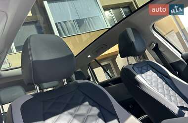 Позашляховик / Кросовер Volkswagen ID.6 Crozz 2022 в 