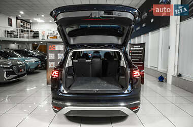 Позашляховик / Кросовер Volkswagen ID.6 Crozz 2021 в 