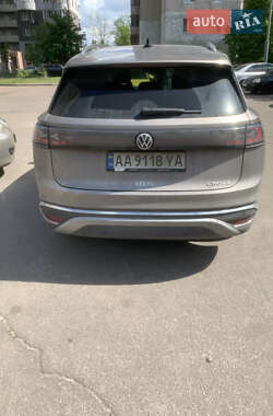 Позашляховик / Кросовер Volkswagen ID.6 Crozz 2022 в 