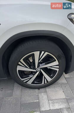 Внедорожник / Кроссовер Volkswagen ID.6 Crozz 2022 в 