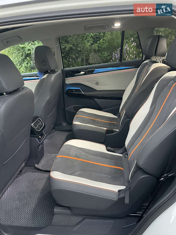 Внедорожник / Кроссовер Volkswagen ID.6 Crozz 2022 в Ровно