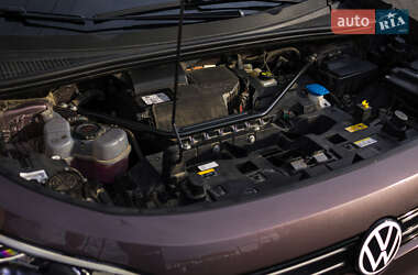 Внедорожник / Кроссовер Volkswagen ID.6 Crozz 2022 в 