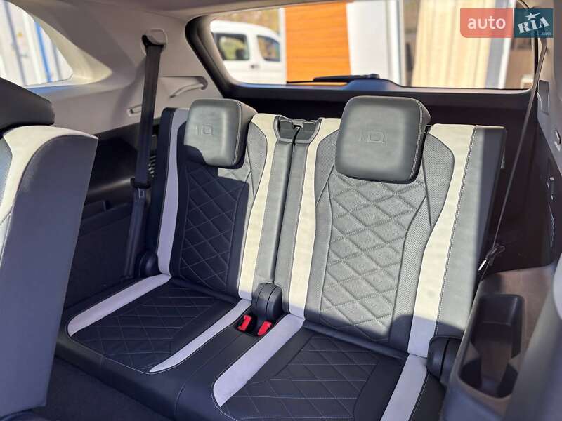 Позашляховик / Кросовер Volkswagen ID.6 Crozz 2023 в Стрию