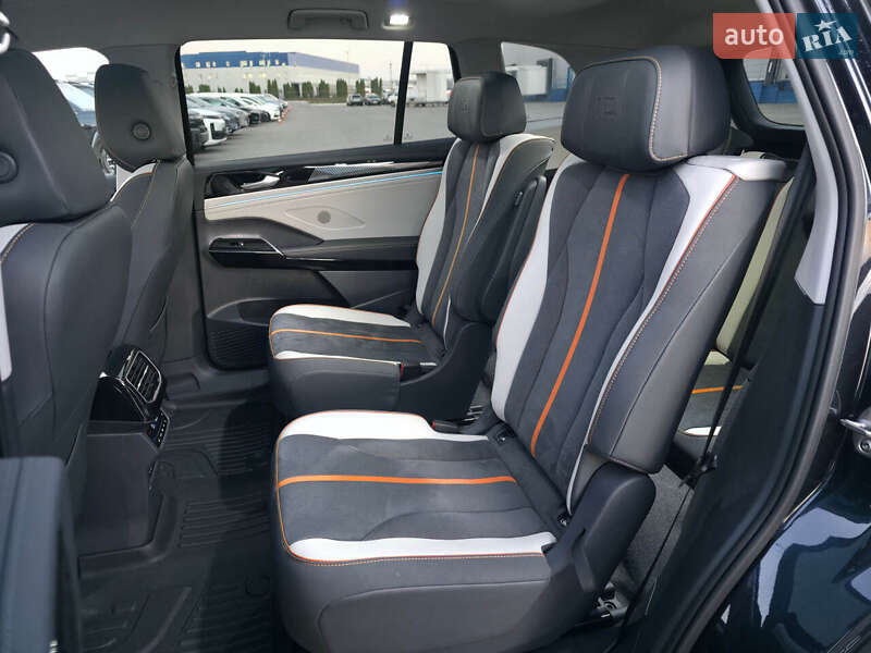 Внедорожник / Кроссовер Volkswagen ID.6 Crozz 2024 в Киеве