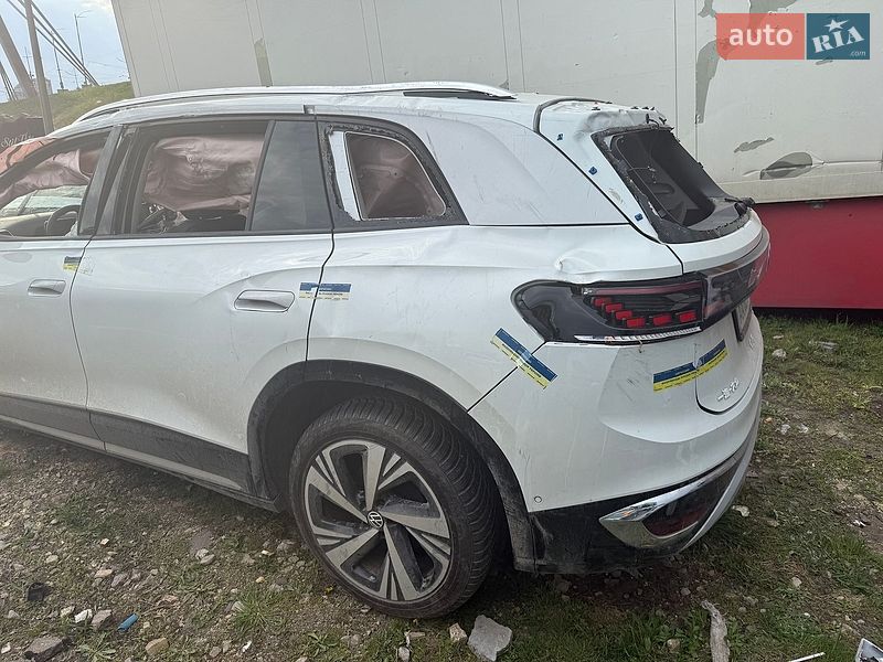 Volkswagen ID.6 Crozz 2024