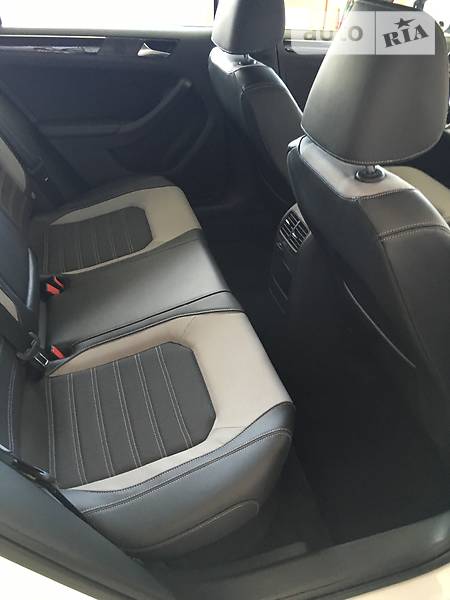 Седан Volkswagen Jetta 2016 в Кременчуці