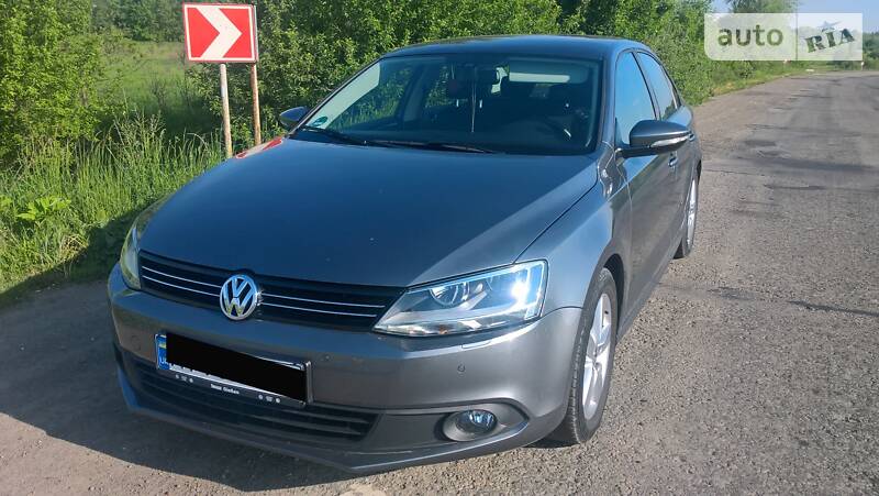 Седан Volkswagen Jetta 2011 в 