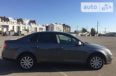 Седан Volkswagen Jetta 2008 в Вишневом