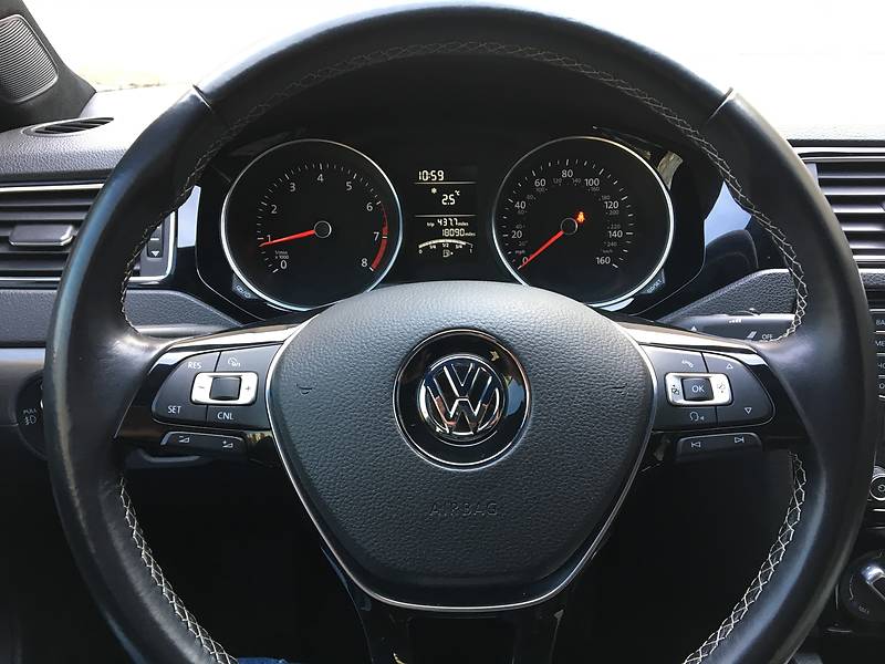 Седан Volkswagen Jetta 2016 в Львові