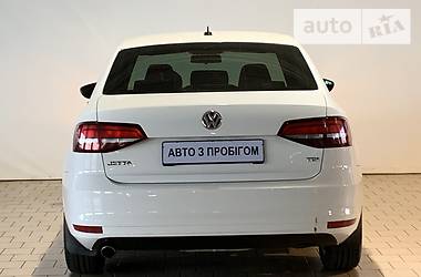 Седан Volkswagen Jetta 2016 в 