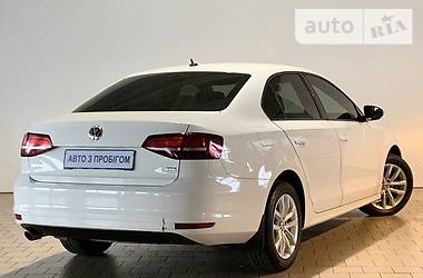 Седан Volkswagen Jetta 2016 в 