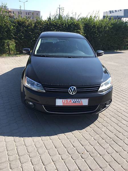 Седан Volkswagen Jetta 2014 в Львове