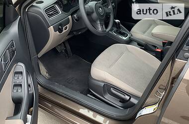 Седан Volkswagen Jetta 2014 в 