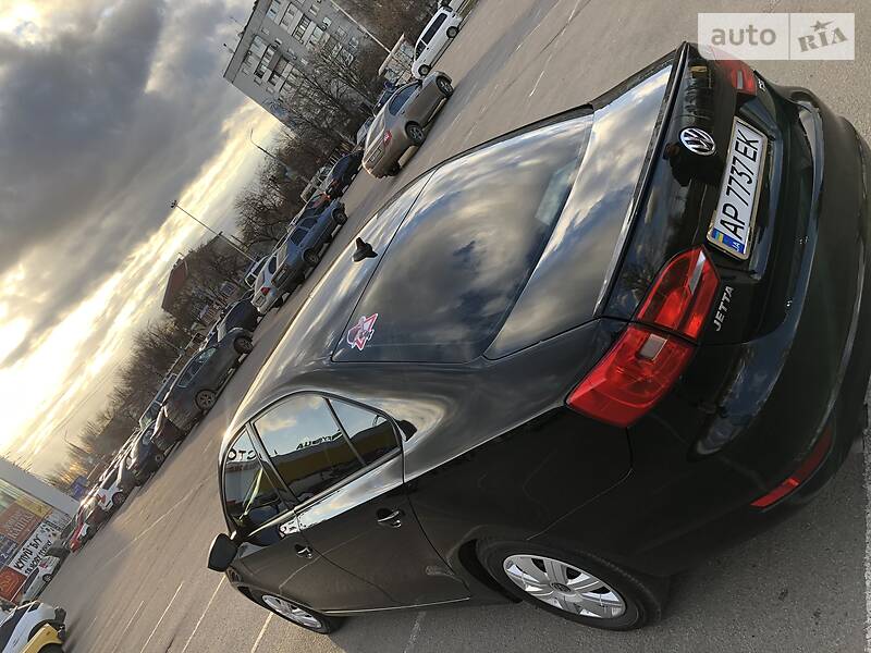 Седан Volkswagen Jetta 2015 в Запоріжжі