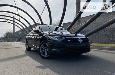 Седан Volkswagen Jetta 2018 в 