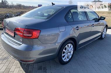 Седан Volkswagen Jetta 2015 в 