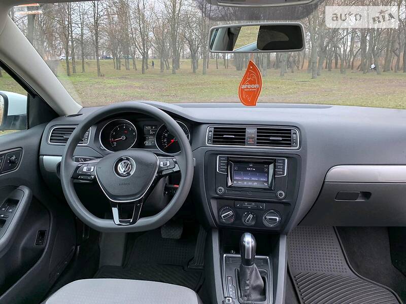 Седан Volkswagen Jetta 2016 в Кременчуці