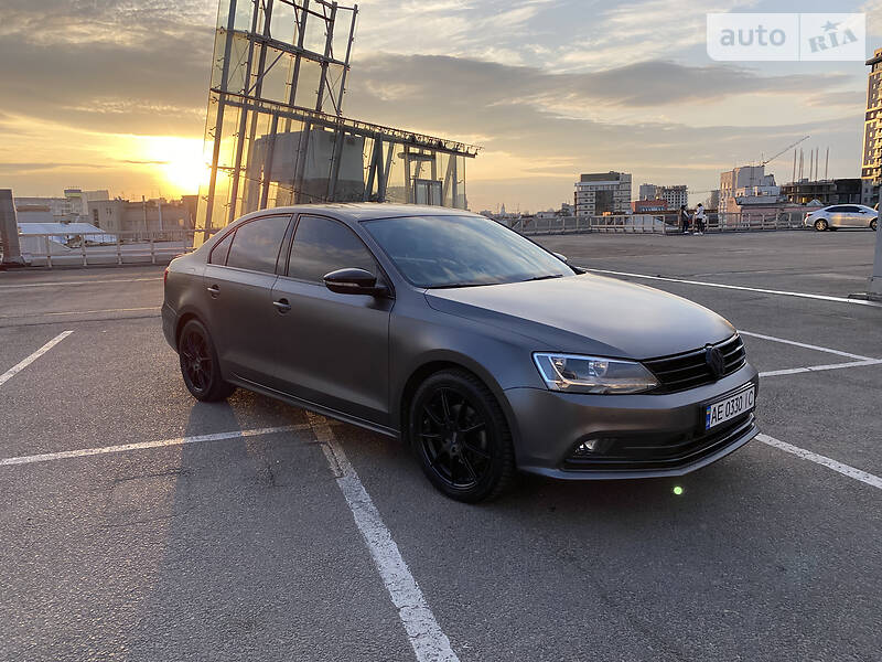 Седан Volkswagen Jetta 2016 в Днепре