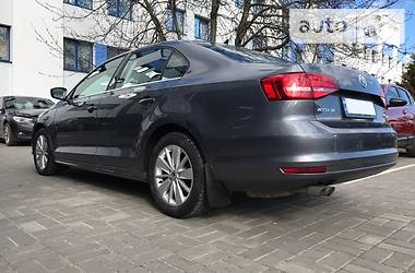 Седан Volkswagen Jetta 2015 в 