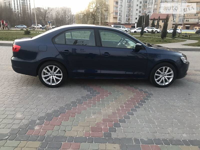 Седан Volkswagen Jetta 2014 в Львові