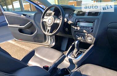 Седан Volkswagen Jetta 2011 в 