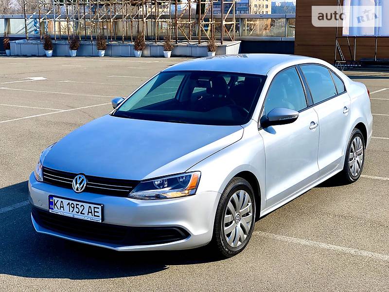 Седан Volkswagen Jetta 2011 в 