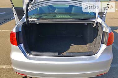 Седан Volkswagen Jetta 2011 в 
