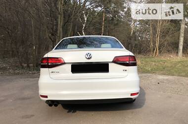 Седан Volkswagen Jetta 2016 в 