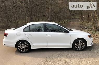 Седан Volkswagen Jetta 2016 в 