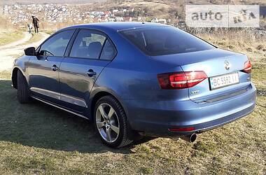 Седан Volkswagen Jetta 2015 в 