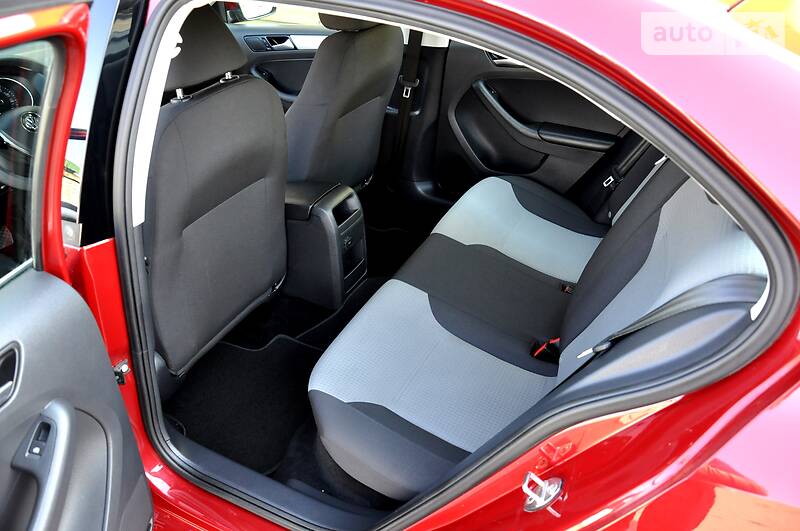 Седан Volkswagen Jetta 2017 в Львові