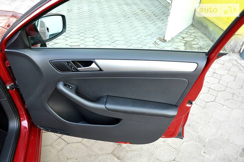 Седан Volkswagen Jetta 2017 в Львові
