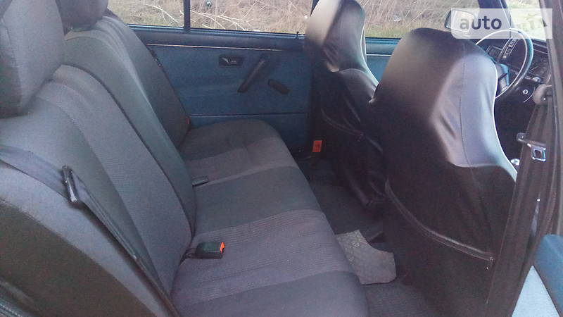 Хетчбек Volkswagen Jetta 1990 в П'ятихатках