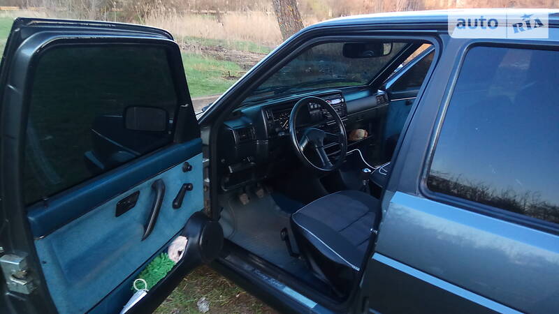 Хетчбек Volkswagen Jetta 1990 в П'ятихатках