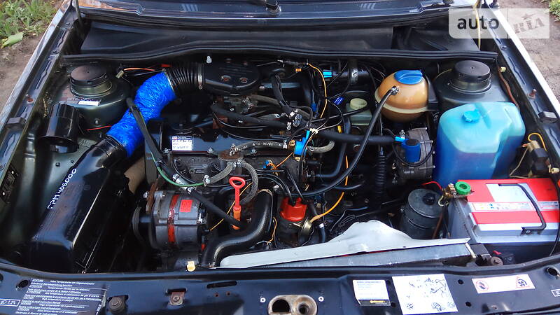 Хетчбек Volkswagen Jetta 1990 в П'ятихатках