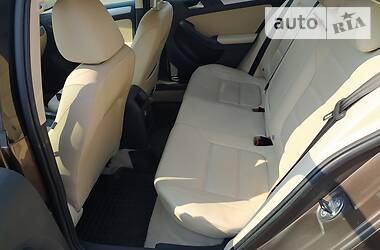 Седан Volkswagen Jetta 2013 в 