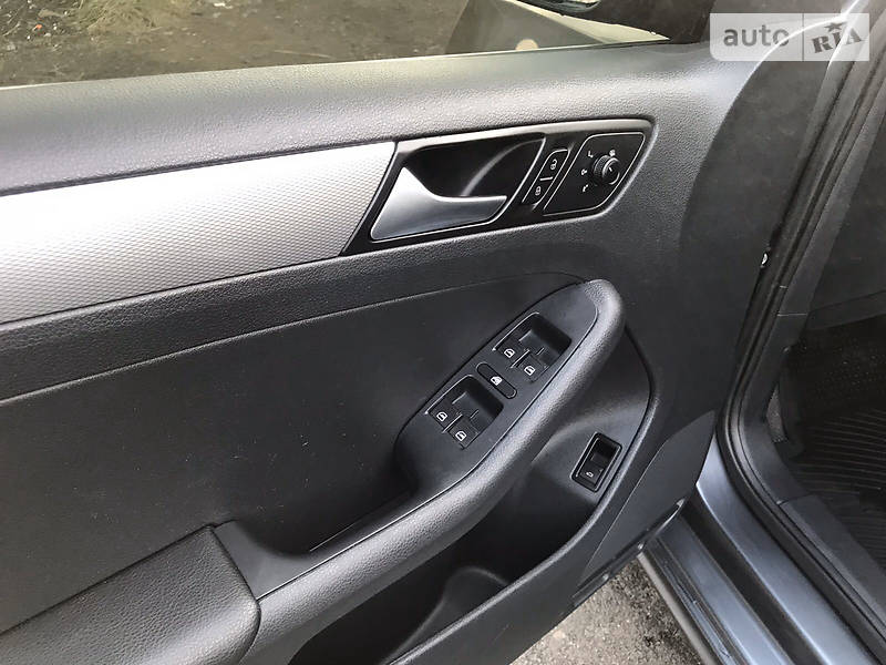 Седан Volkswagen Jetta 2016 в Києві