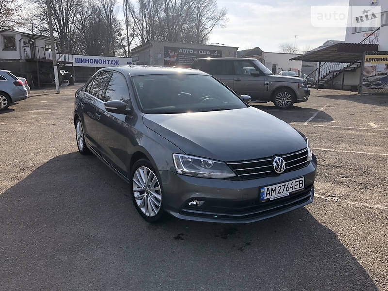 Седан Volkswagen Jetta 2016 в 