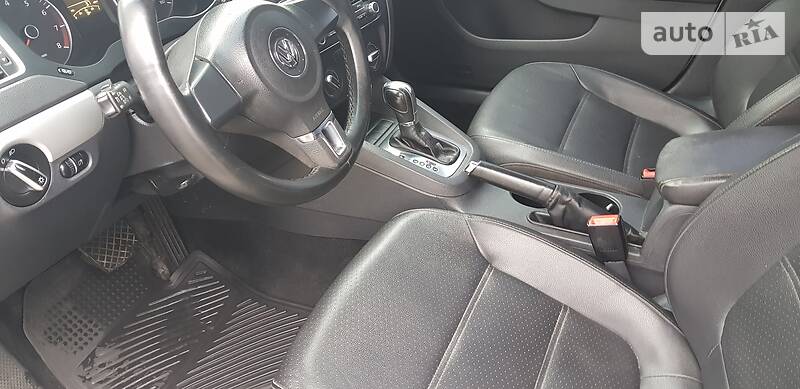 Седан Volkswagen Jetta 2012 в Києві
